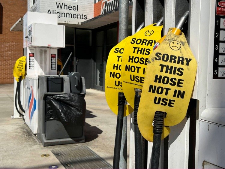 Eine Tankstelle in Australien, deren Treibstoff ausverkauft ist