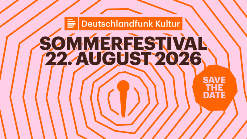 Eine gestreifte Illustration im Hintergrund. Im Vordergrund steht: Deutschlandfunk Kultur Sommerfestival 22.August 2026. Daneben steht Save the date.