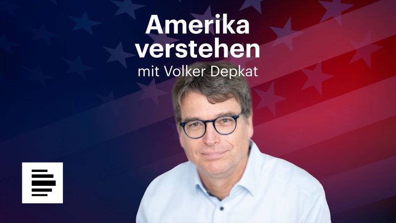 Die US Amerikanische Flagge im Hintergrund. Im Vordergrund ist ein Foto von Volker Depkat. Über seinem Kopf steht: Amerika verstehen. mit Volker Depkat.